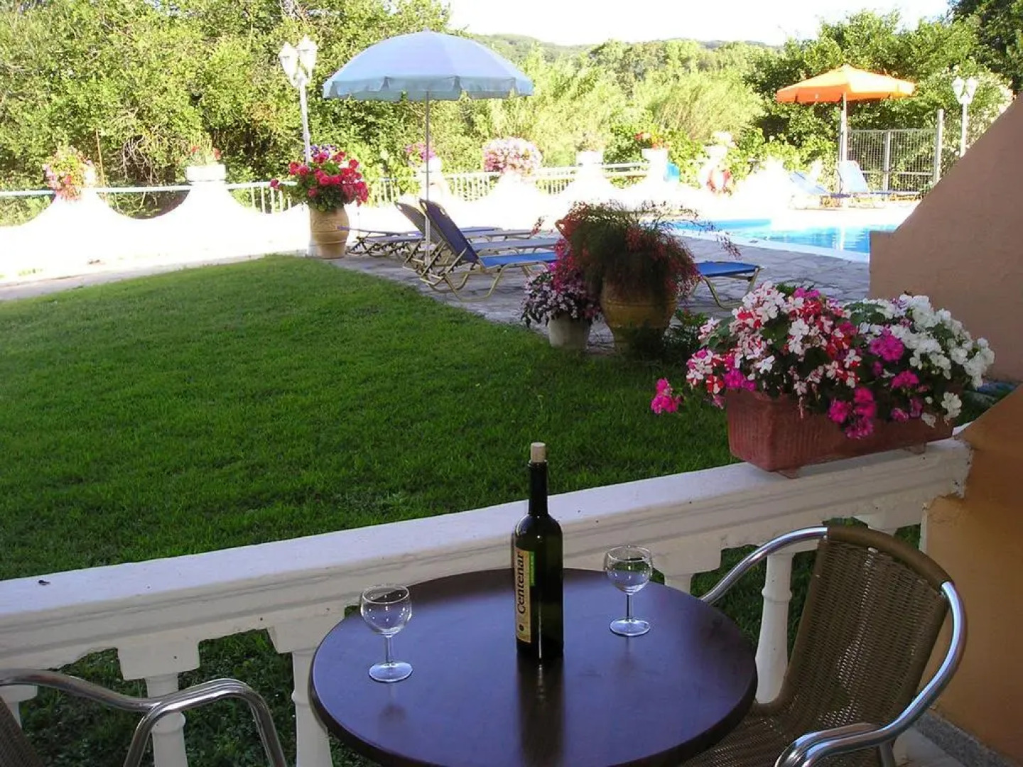 River Studios & Apartments