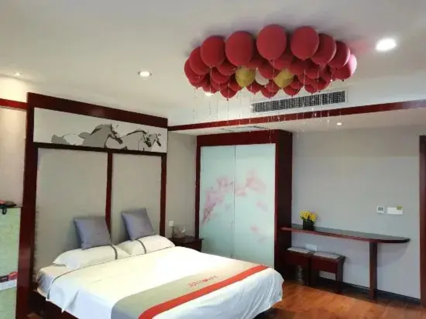 Jun Yi Chain Hotel (Danfeng Railway Station Branch)