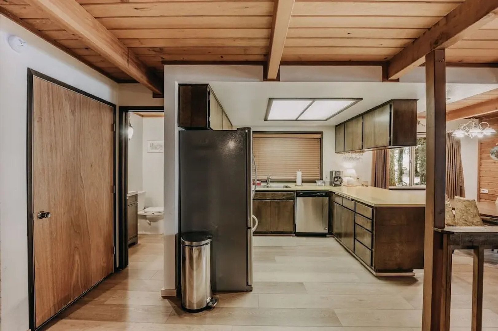 35sl - Air Conditioning - Pets Ok - Fireplace - Sleeps 6 3 Bedroom Home by RedAwning