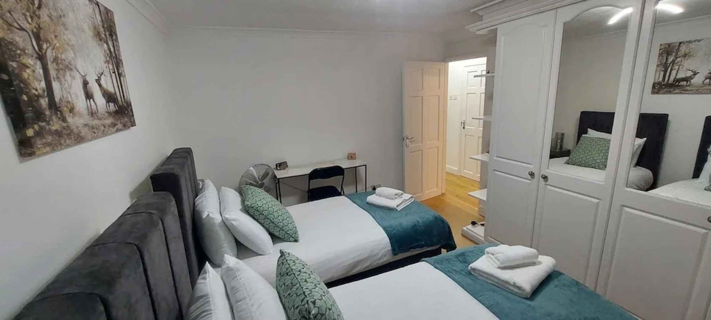 Luxury 5 Bedroom 2 BA House with Parking