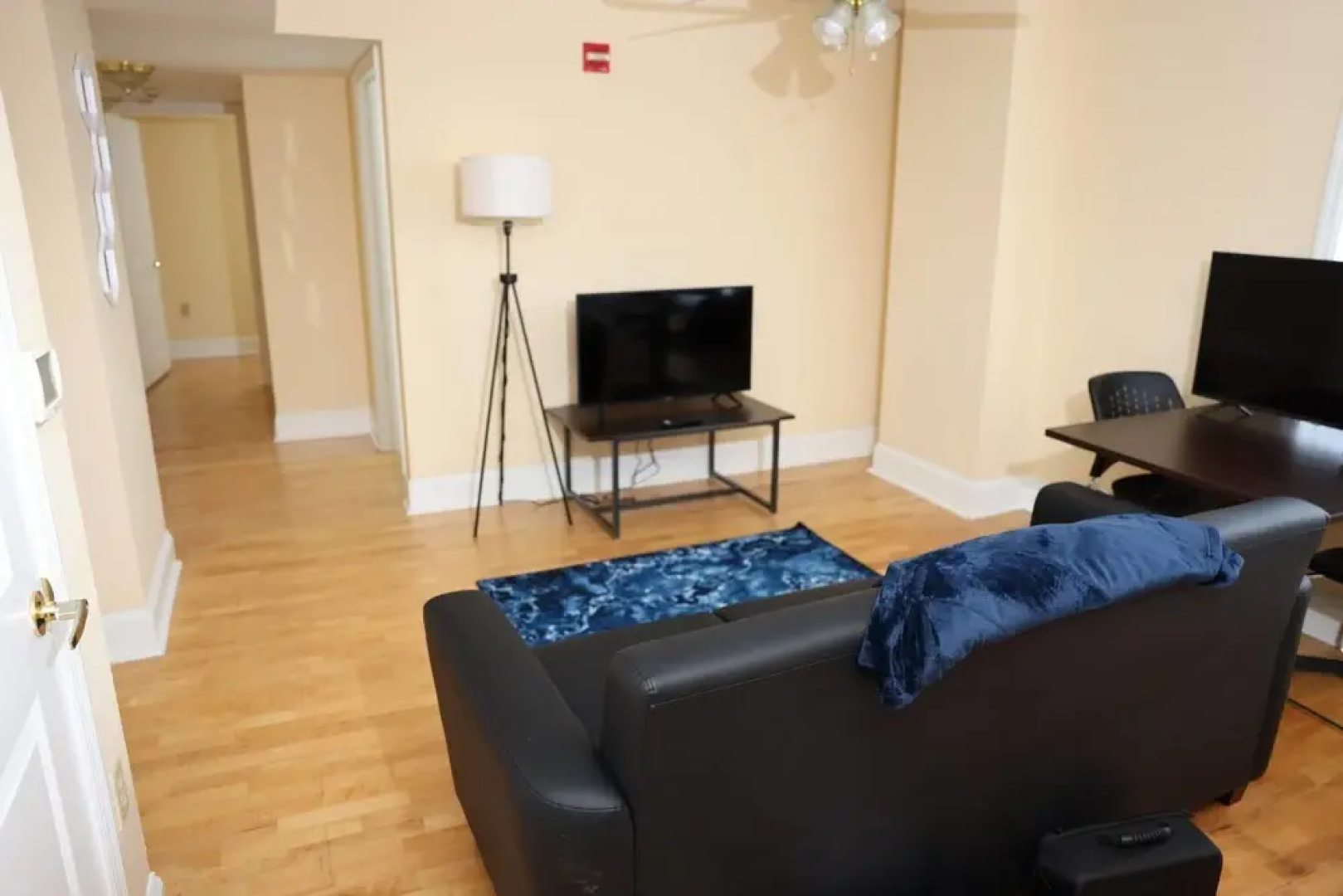 Cozy Off Campus Stay Near Everything