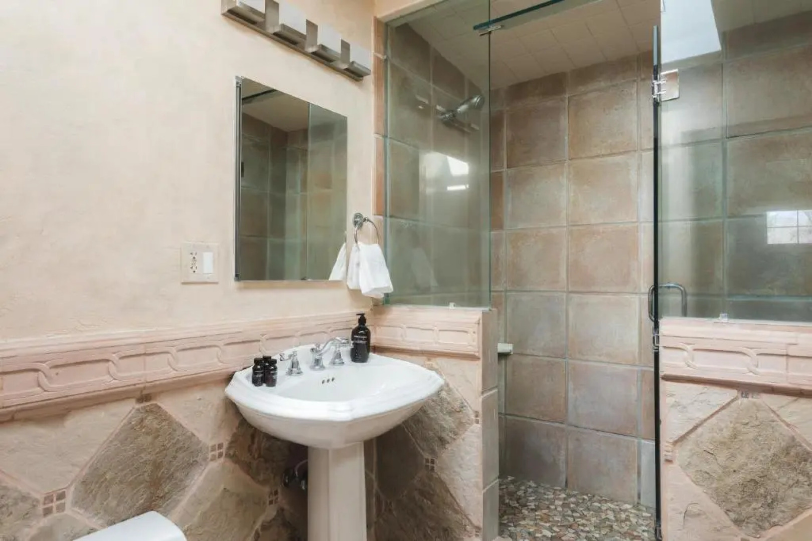 Mockingjay by AvantStay Peaceful Ranch Home w Spa Pool