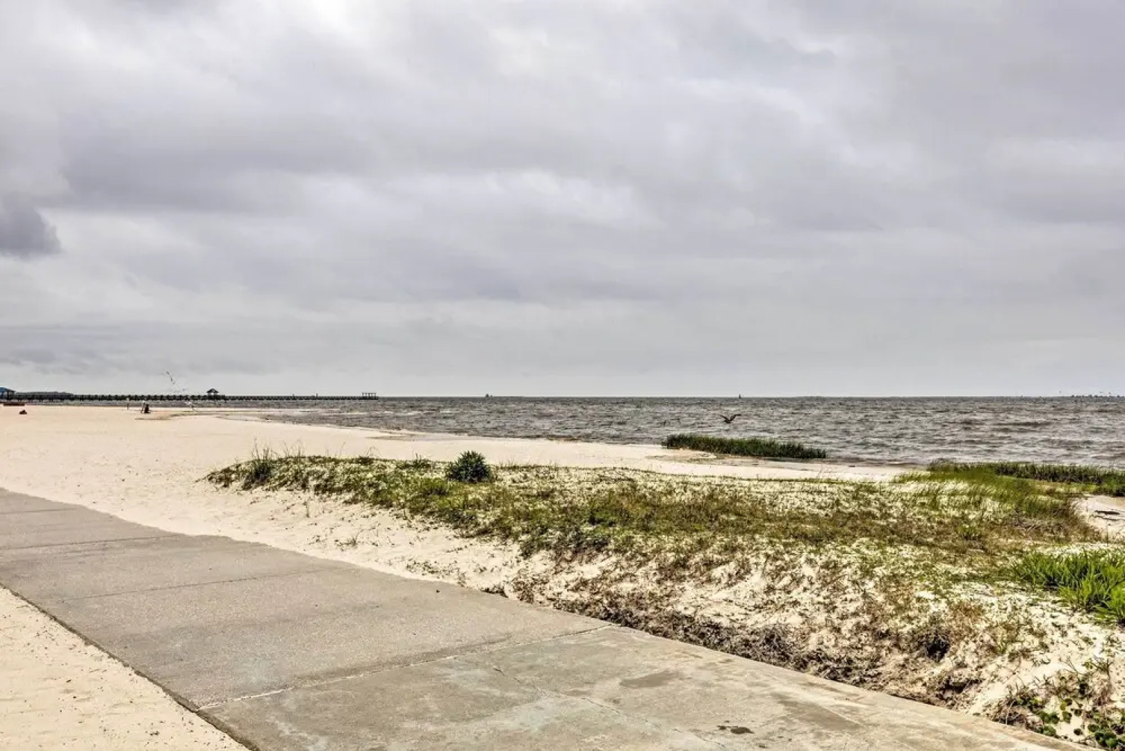 Ocean Springs Getaway - Walk to Beach & Downtown!