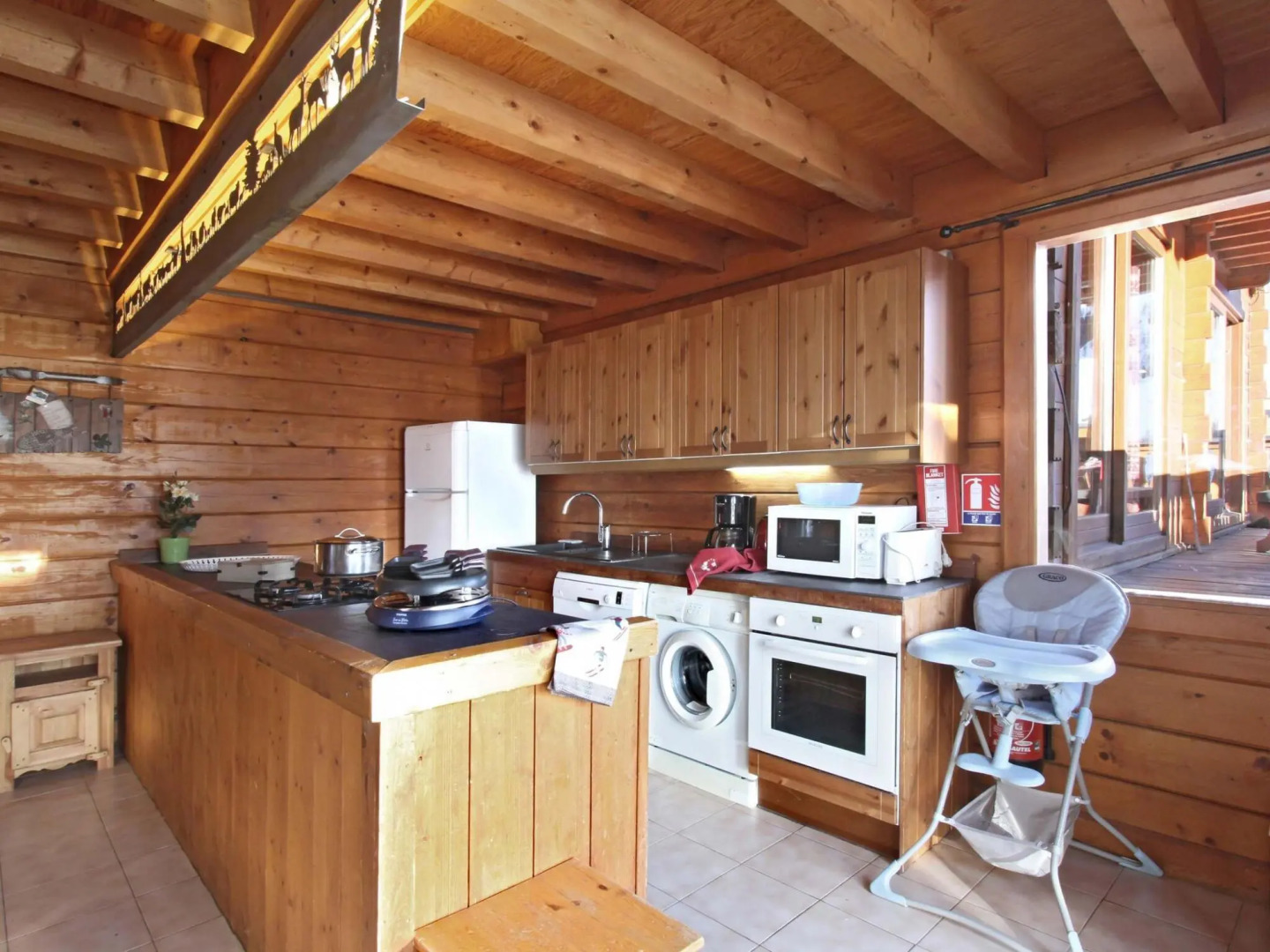 Beautiful chalet with a sauna and private pool in Les Deux Alpes