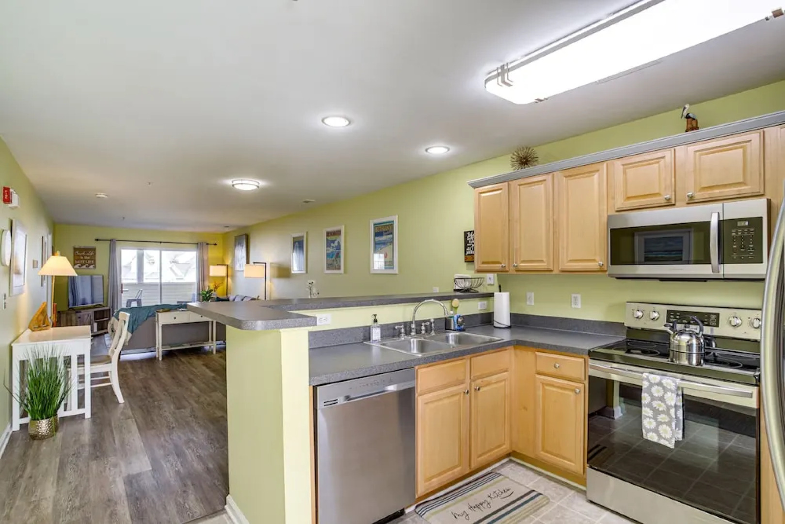 3 Mi to Savannah Beach: Lewes Condo w/ Pool Access