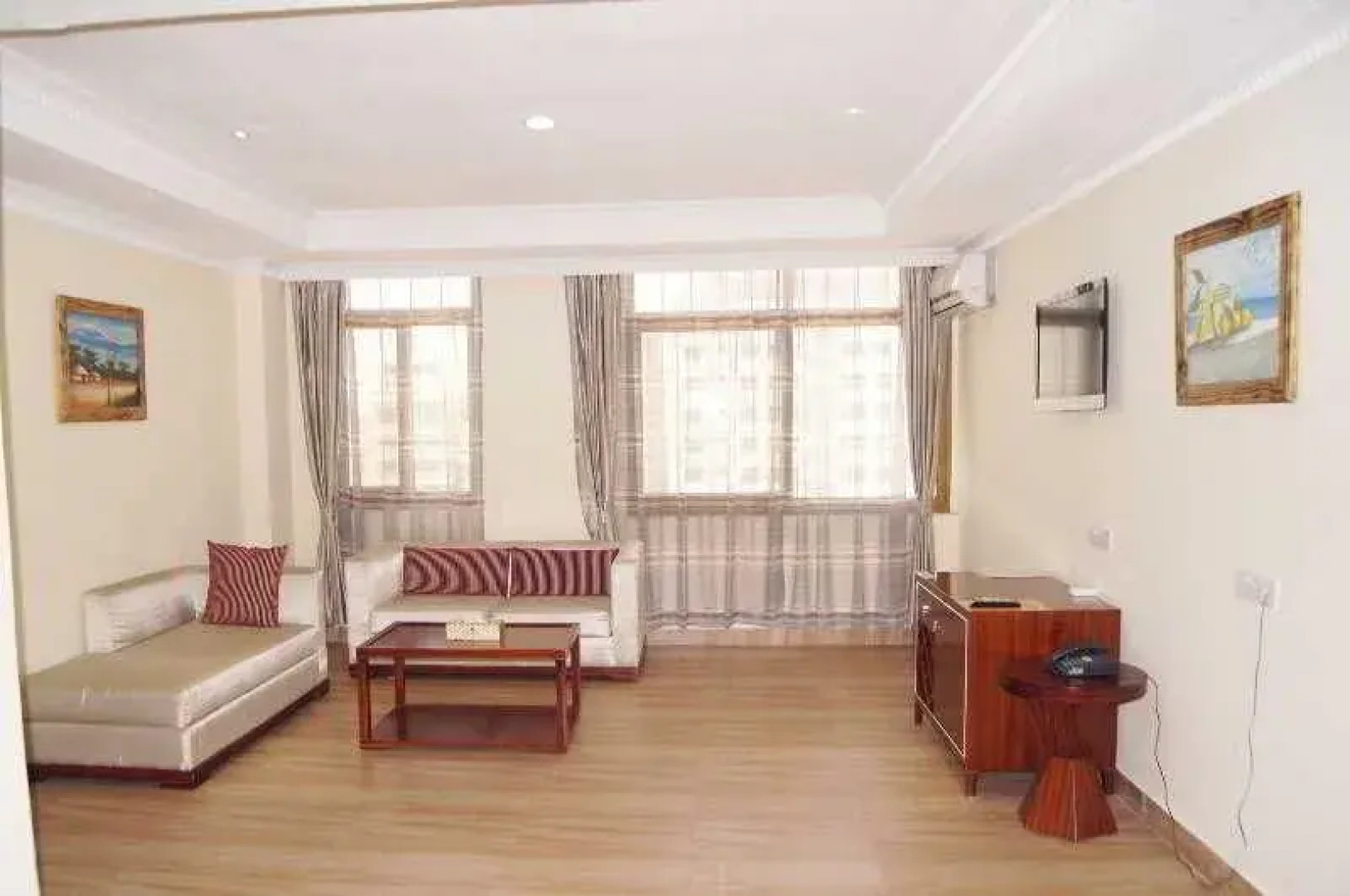 Tiffany Diamond Hotel Indira Gandhi Street