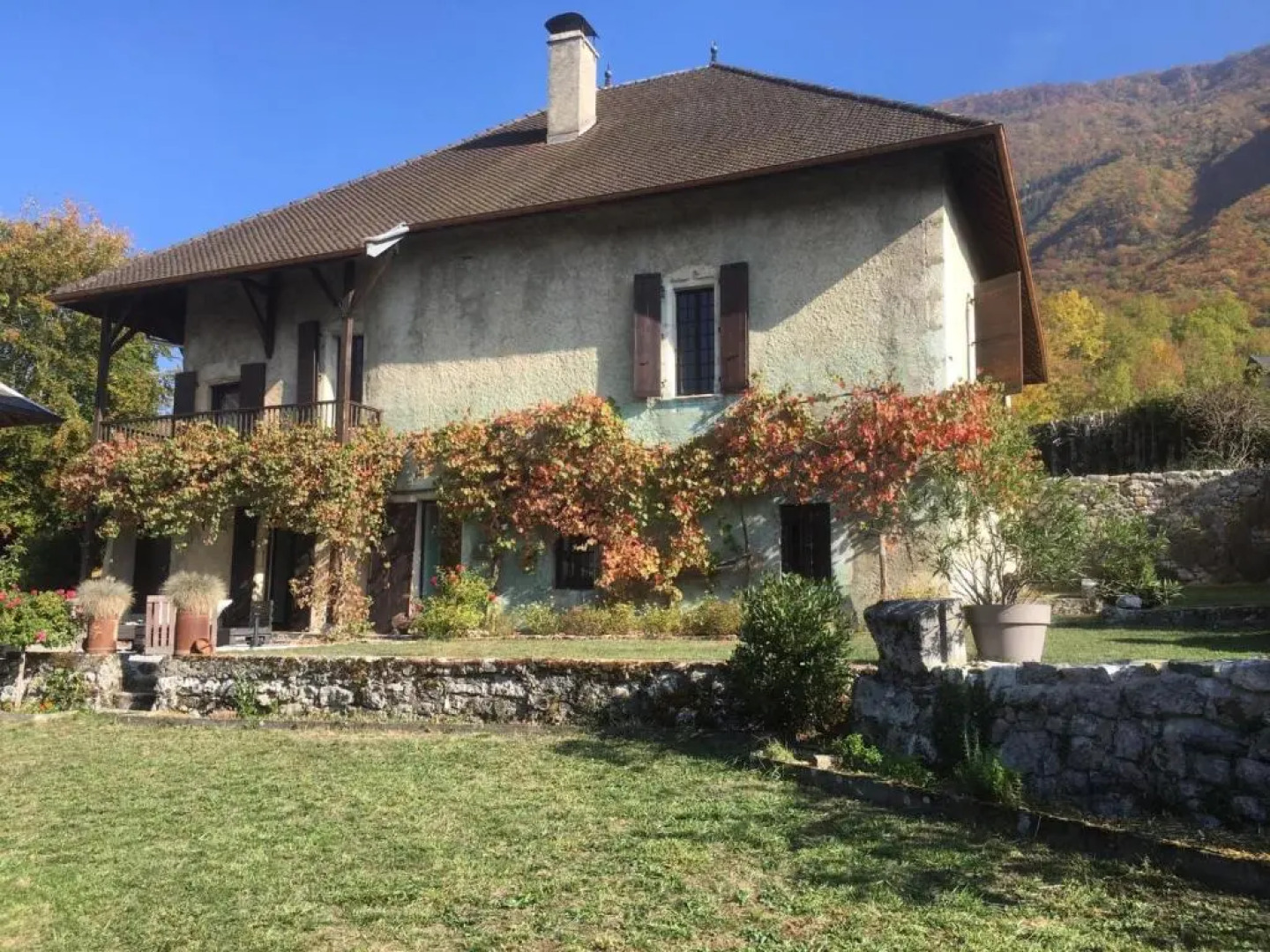 Villa monument historique au bord du lac - 12 pers