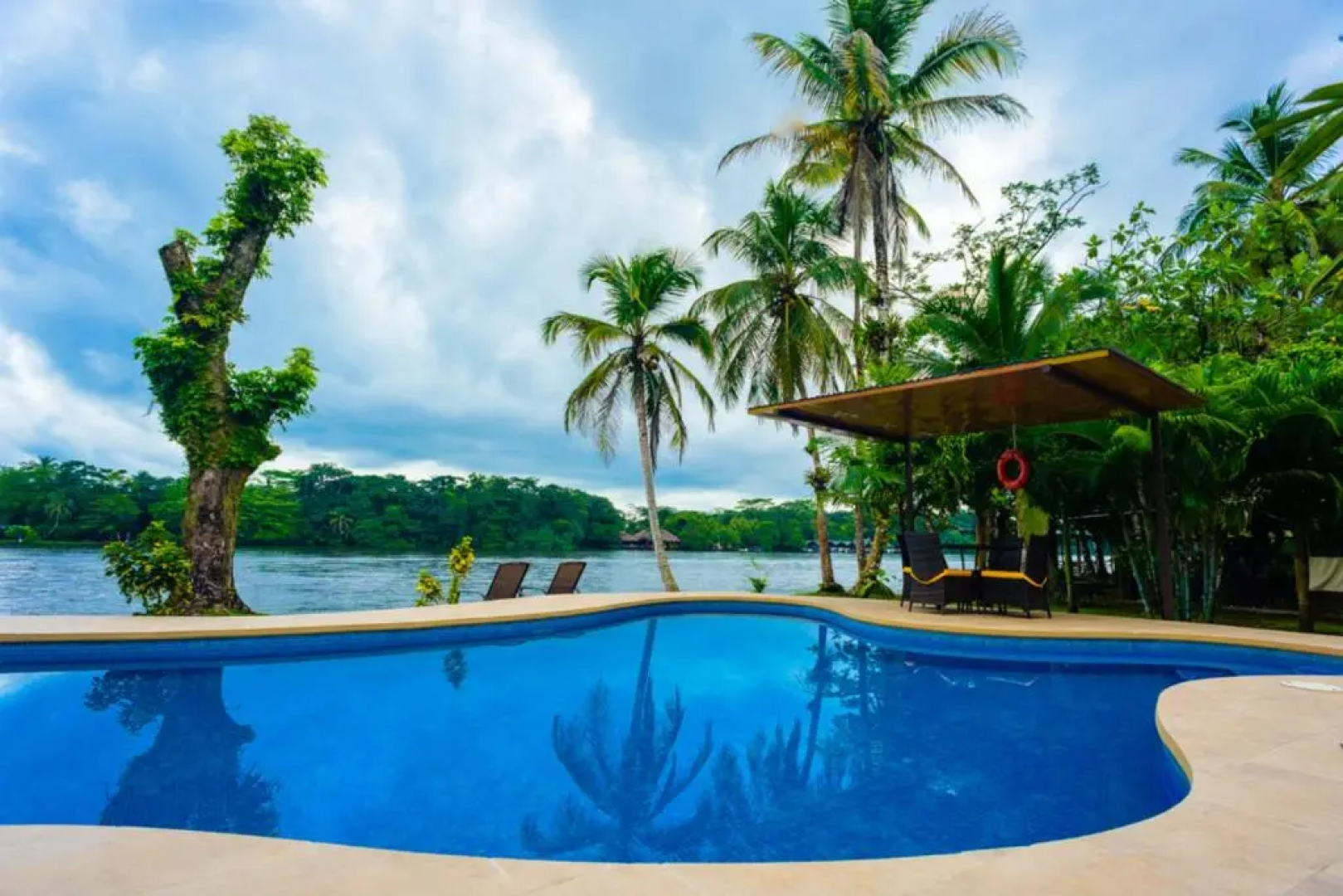 Manatus Hotel