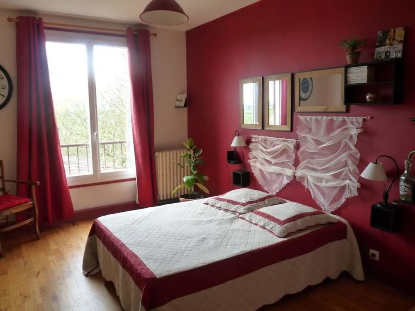 Chambre Rouge et Vin Blanc