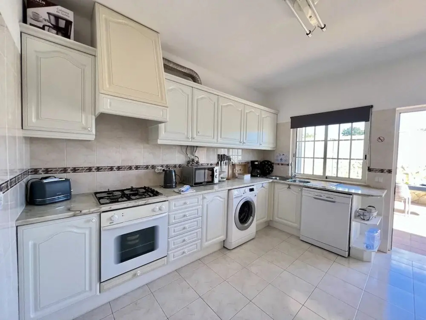 Pêra Stylish Villa With Pool by Homing