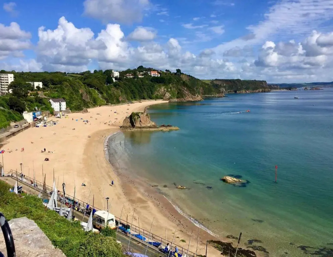 Apartment with Swimming Pool