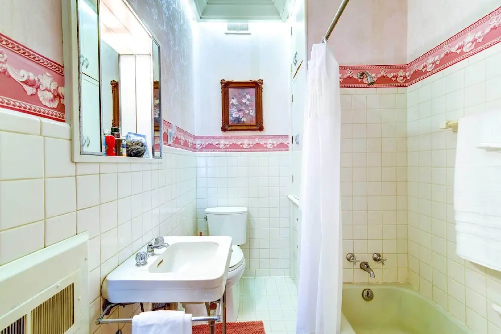 Bowling Green House w/ Shared Pool!