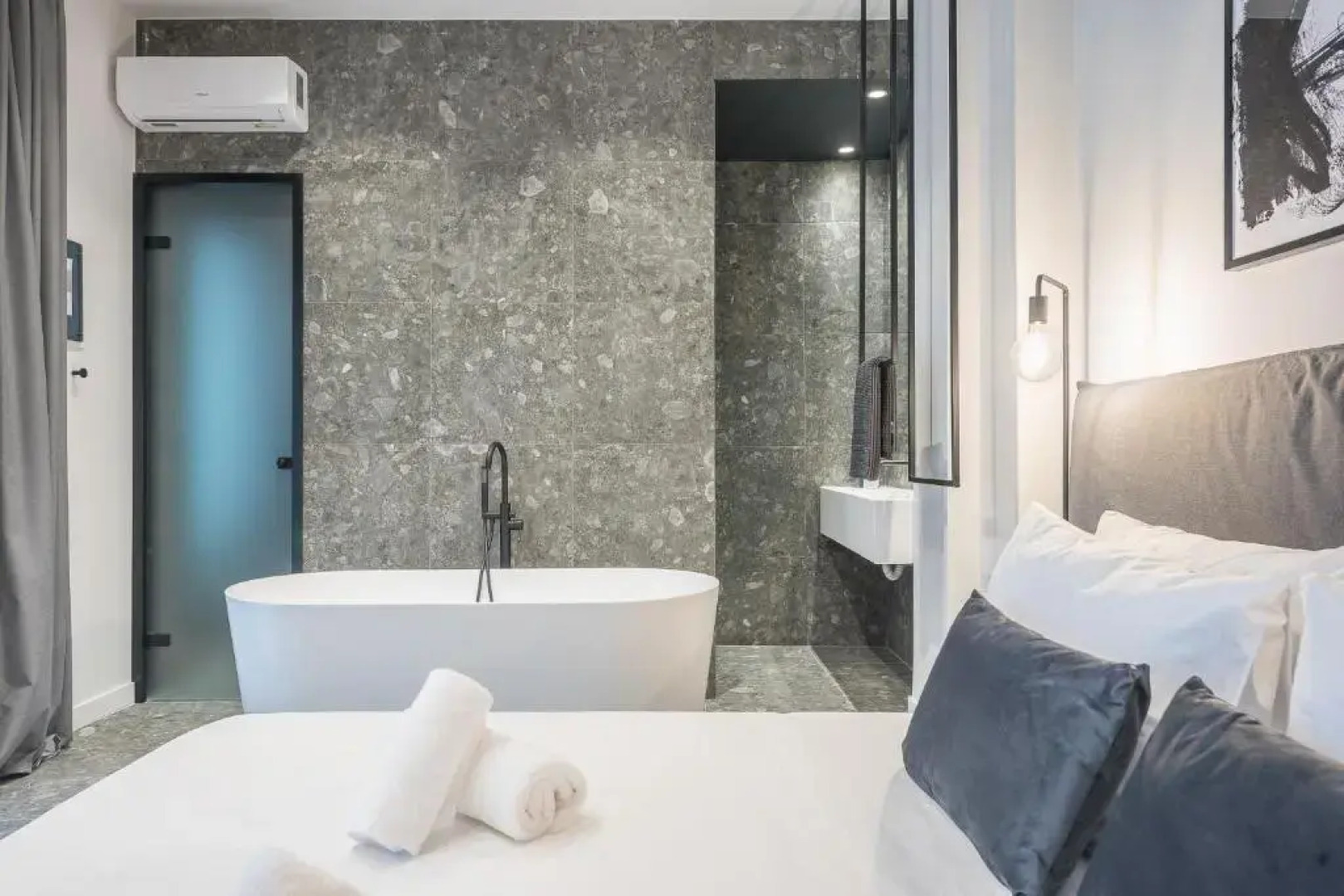 The Asprogeraka - self check-in rooms