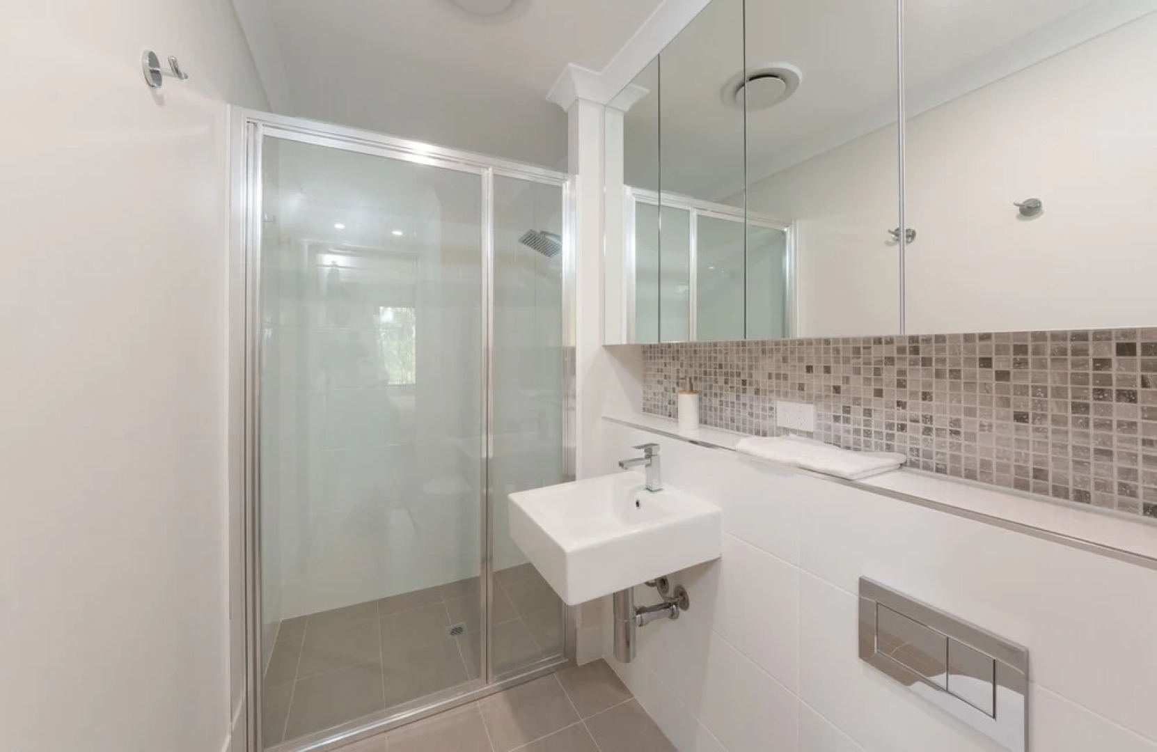 Lakeview Apartment Suite 19