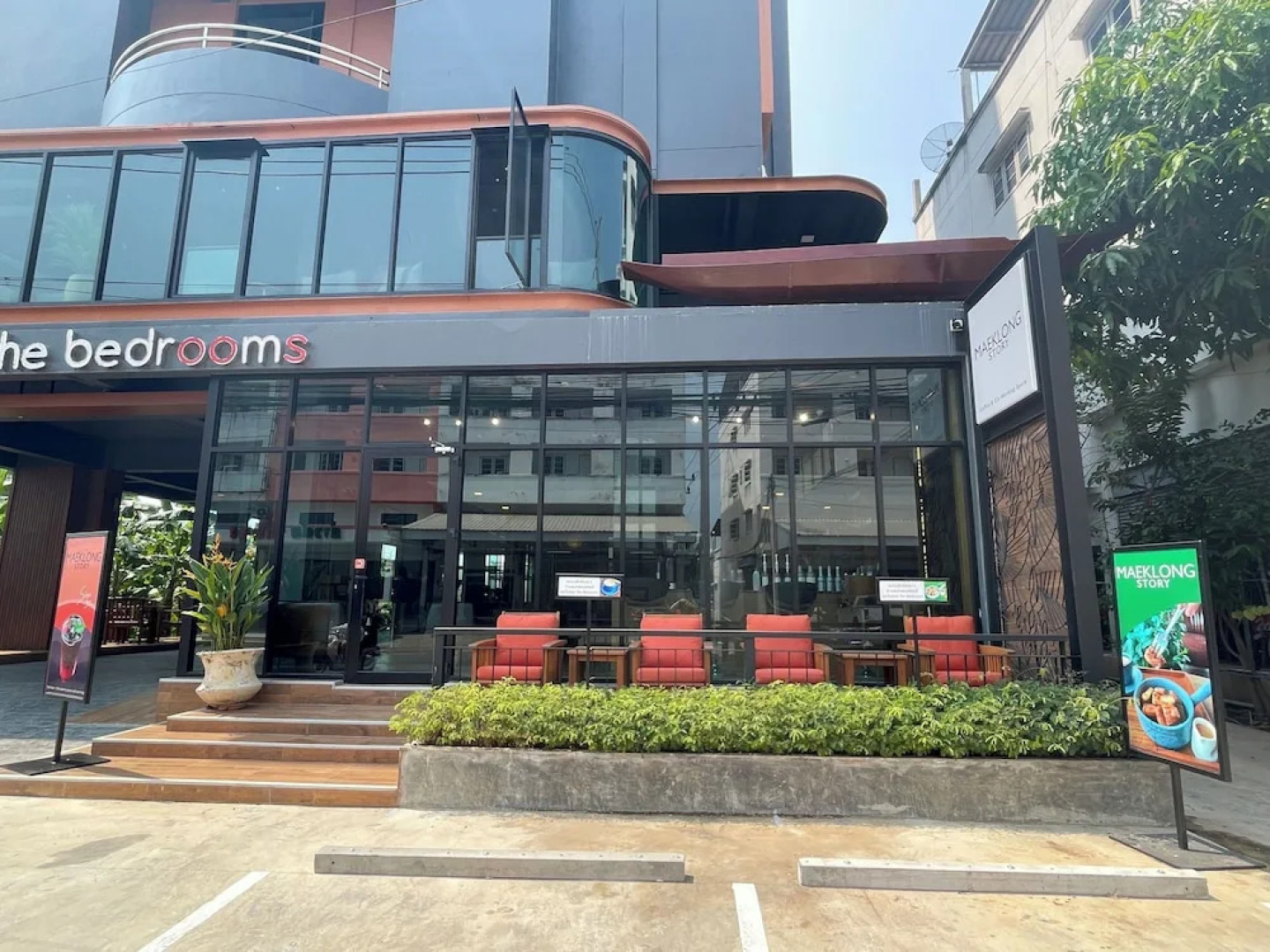 The Bedrooms Maeklong Service Apartment