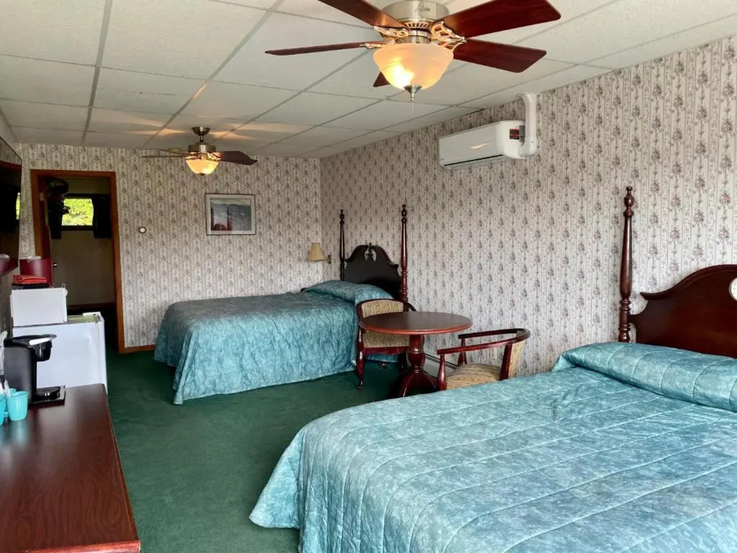 Sara Placid Inn & Suites