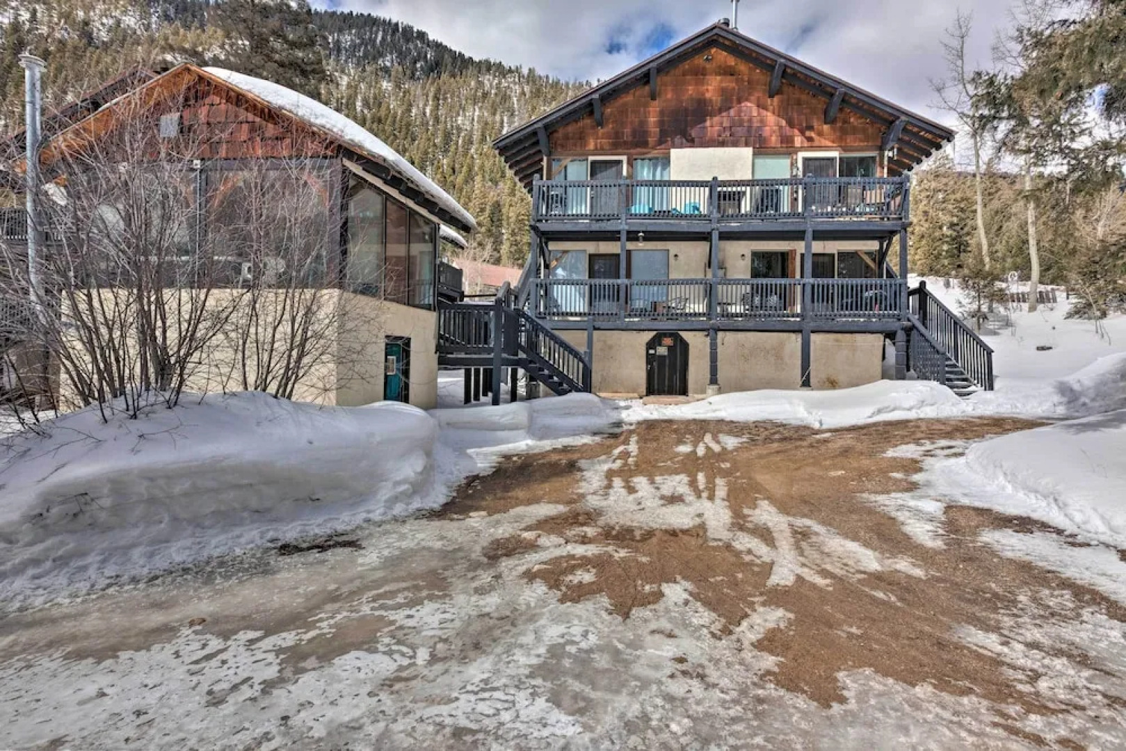 Cozy Streamside Studio - 2 Mi to Taos Ski Resort!