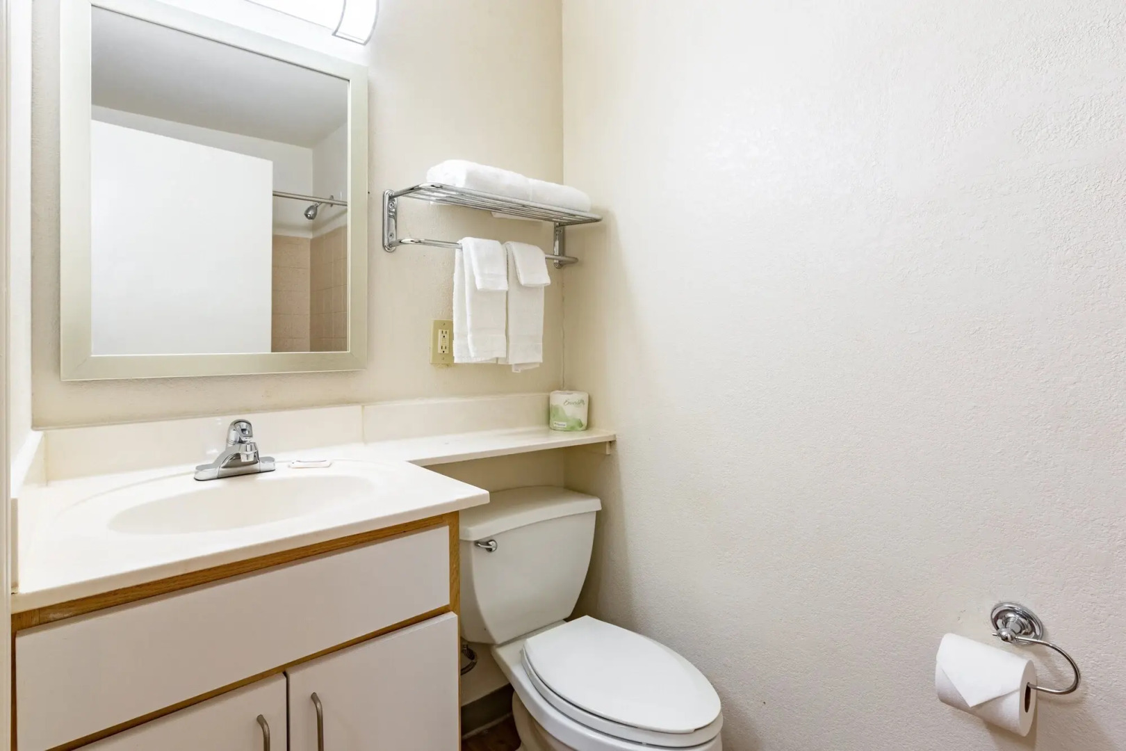 HomeTowne Studios by Red Roof Atlanta NE - Peachtree Corners