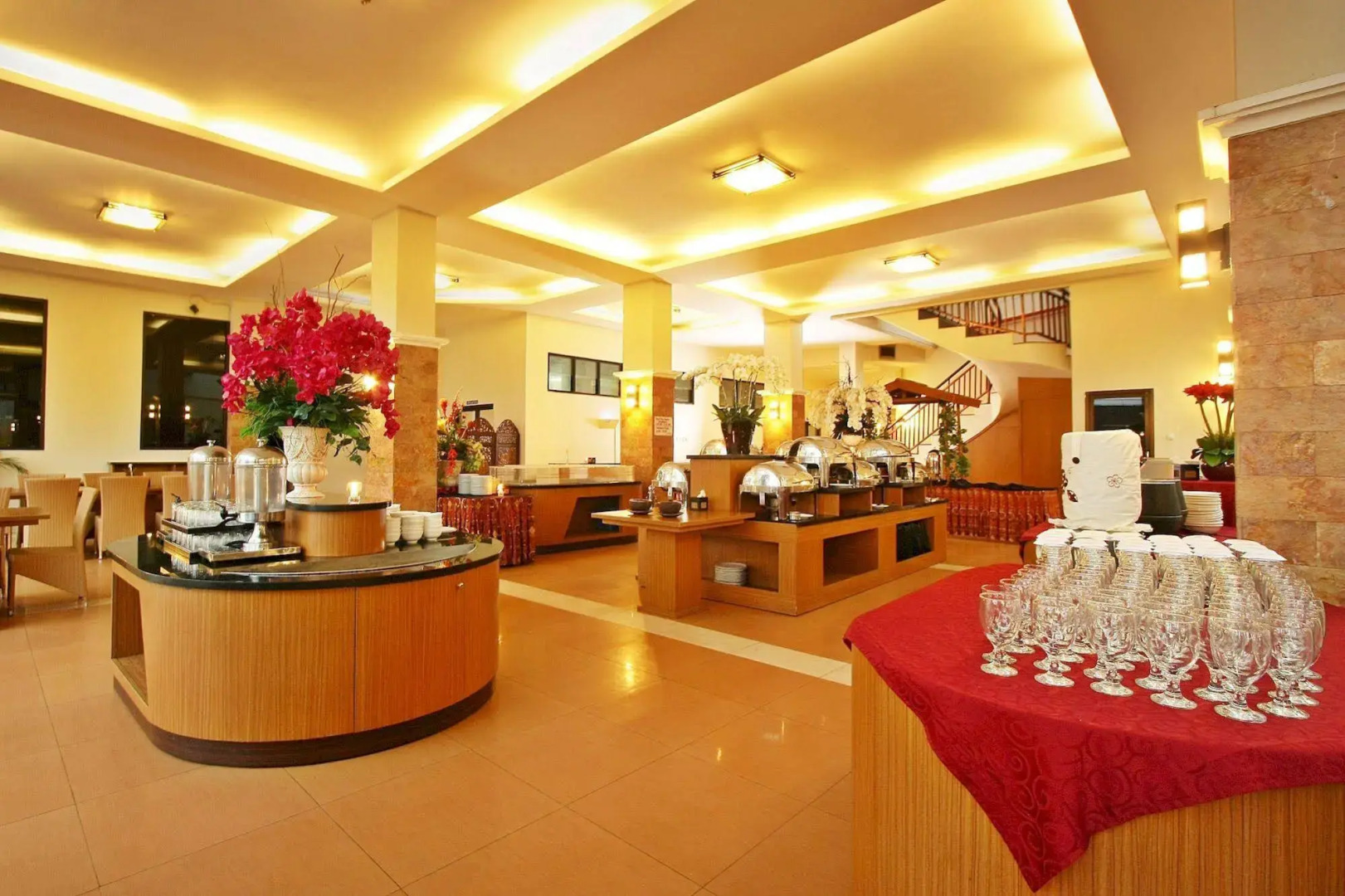 Grand Ussu Hotel & Convention