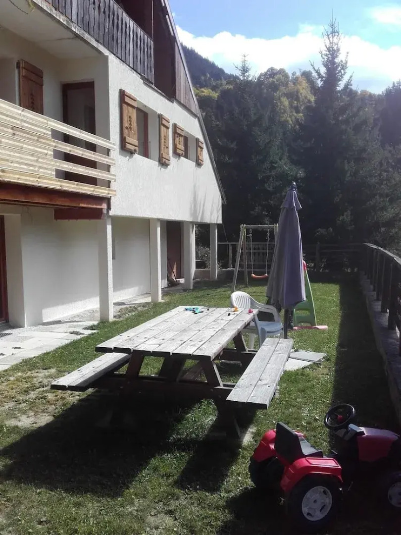 Studio in Saint-jean-d'arves, With Wonderful Mountain View, Furnished Garden and Wifi - 6 km From the Slopes