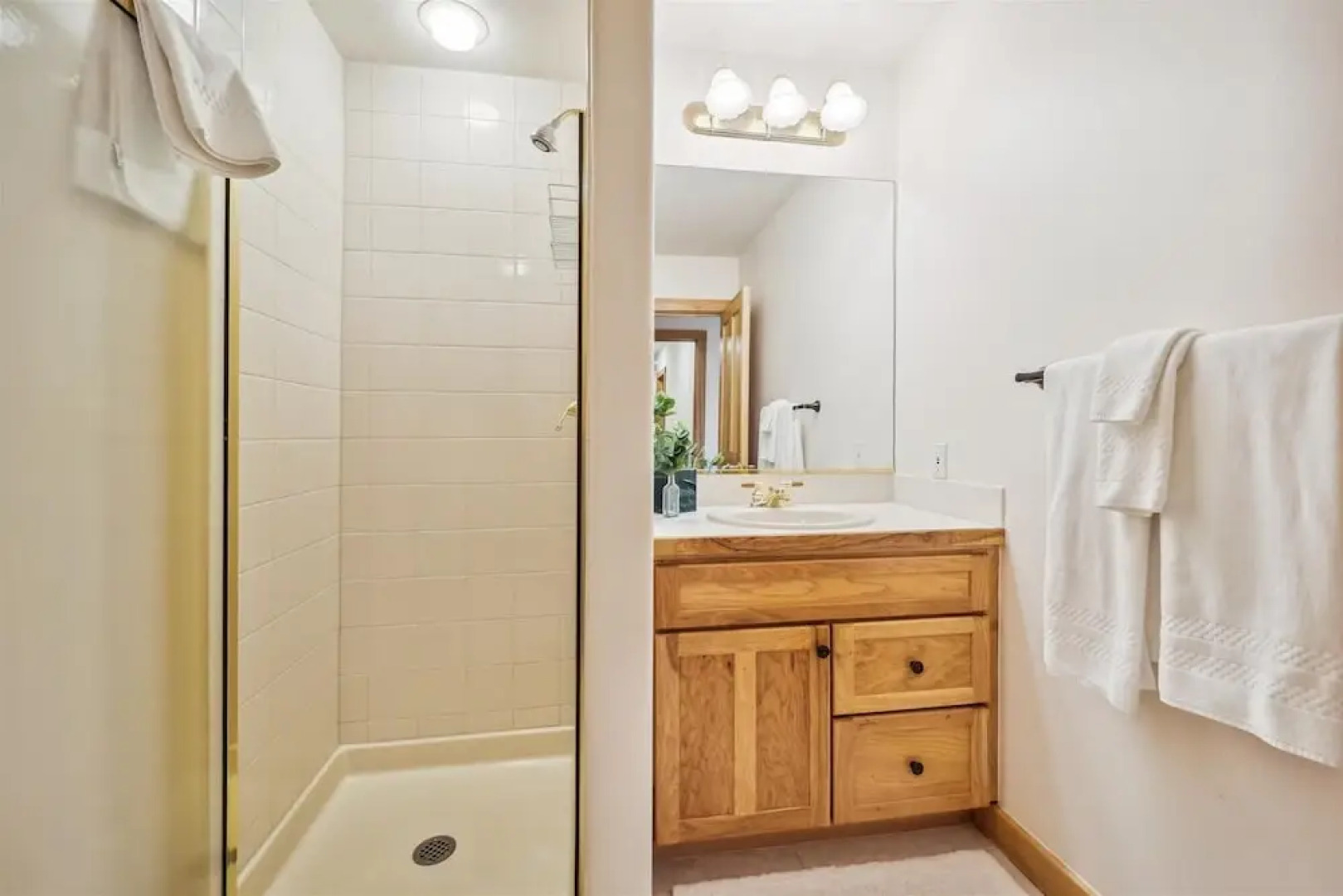 Red Hawk Retreat 6 Bedroom Home by Redawning