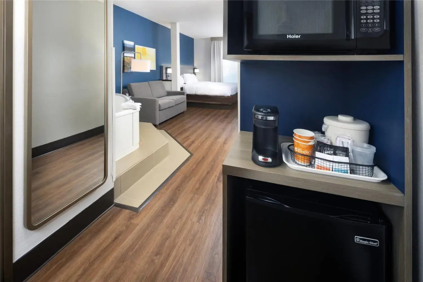 Comfort Suites Outlet Center