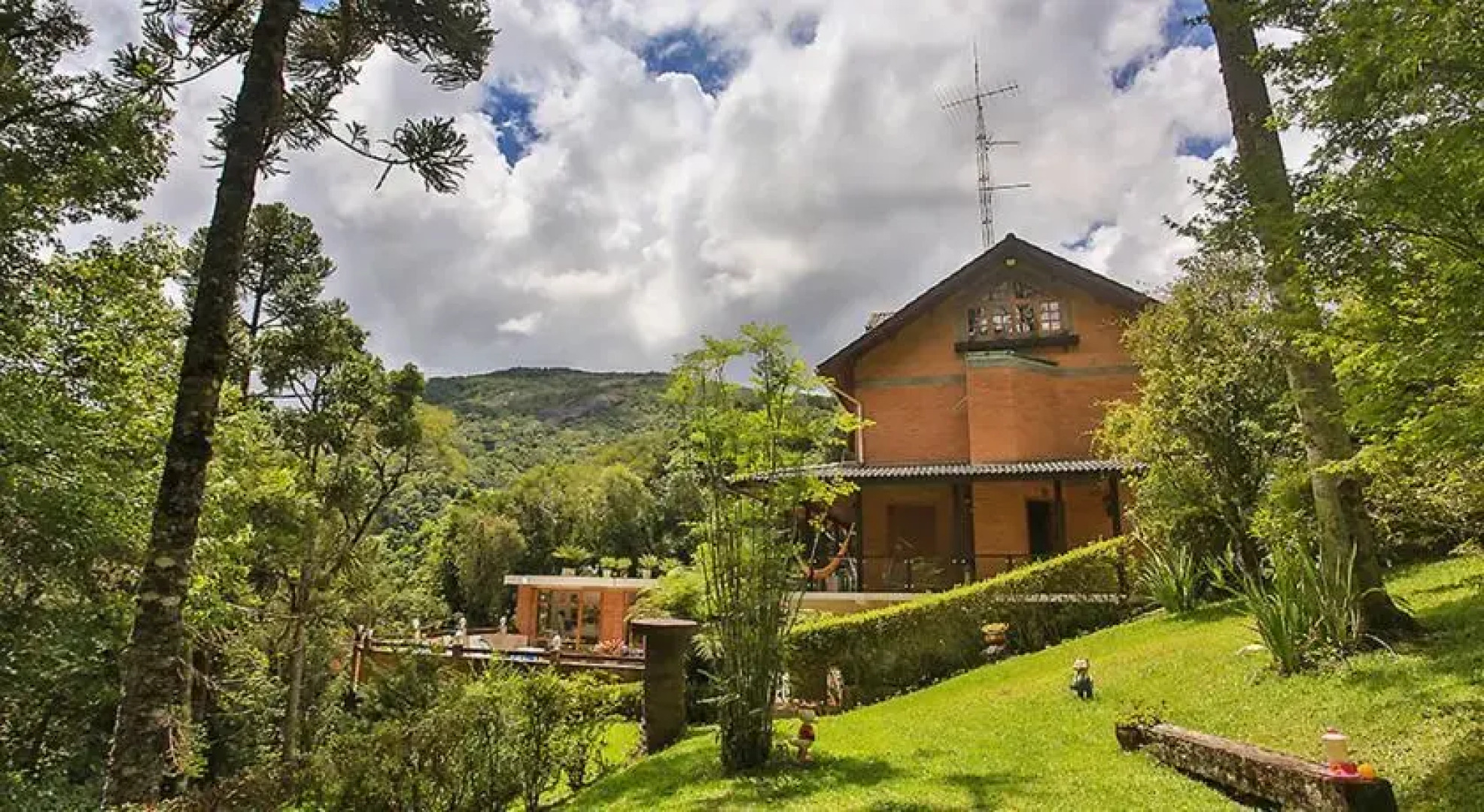 Linda Casa nas montanhas