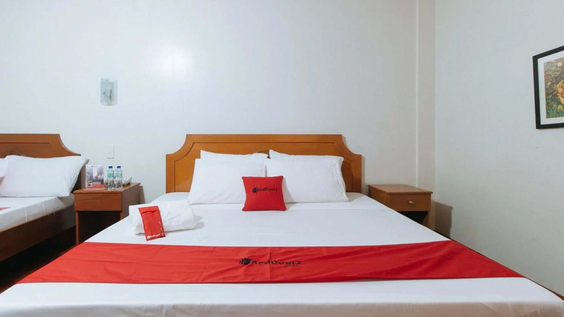 RedDoorz Premium @ Nick Hotel Gerona Tarlac