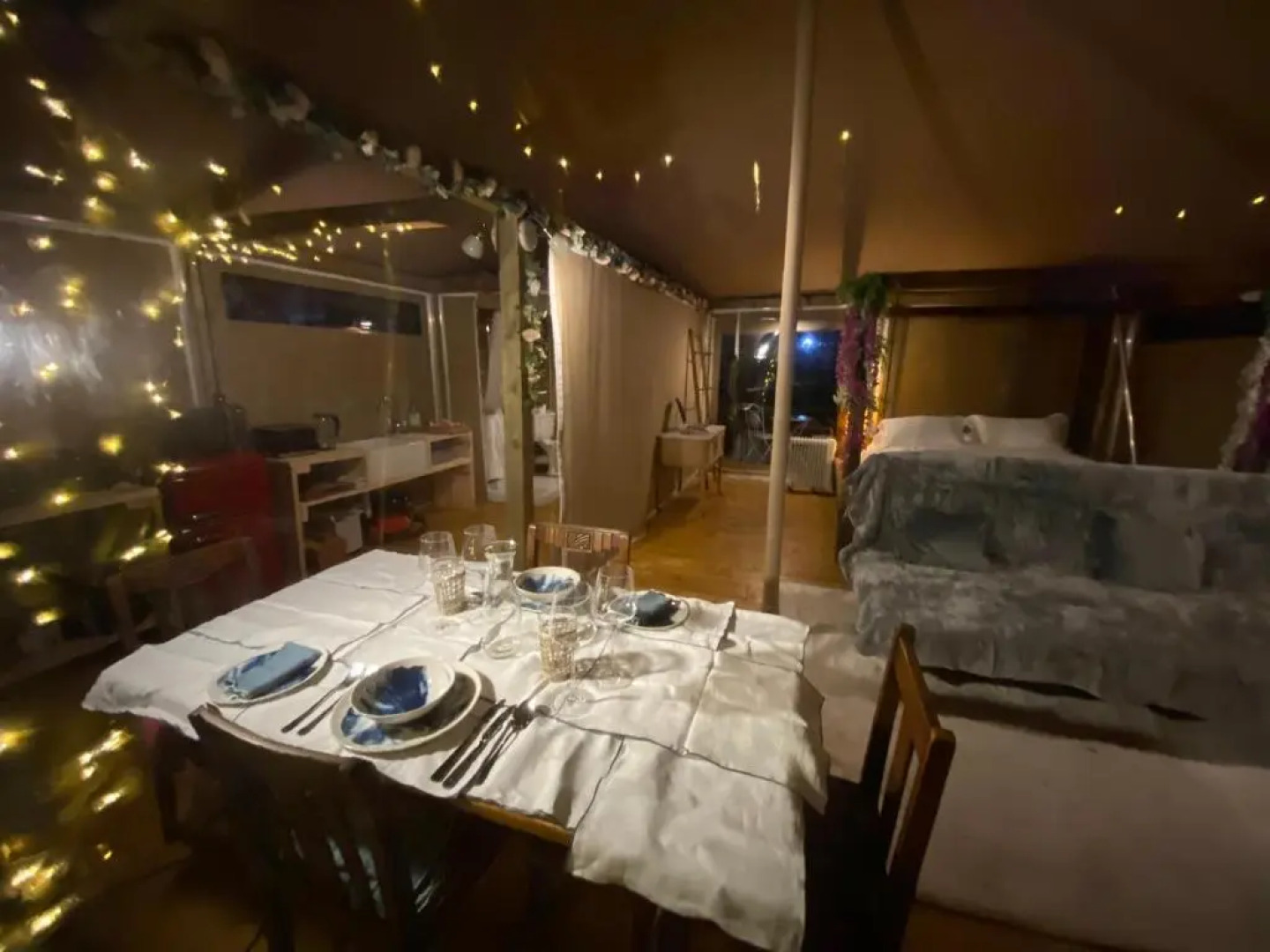 Beautiful Lakeside Safari Lodge