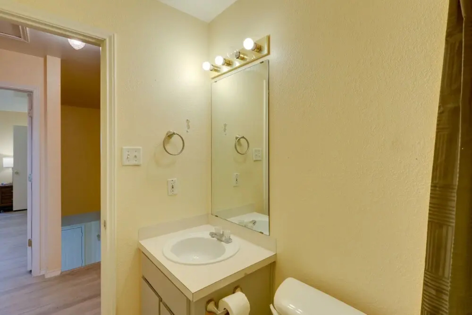 ~ 2 Blocks to Shops: Quaint Killeen Townhome!