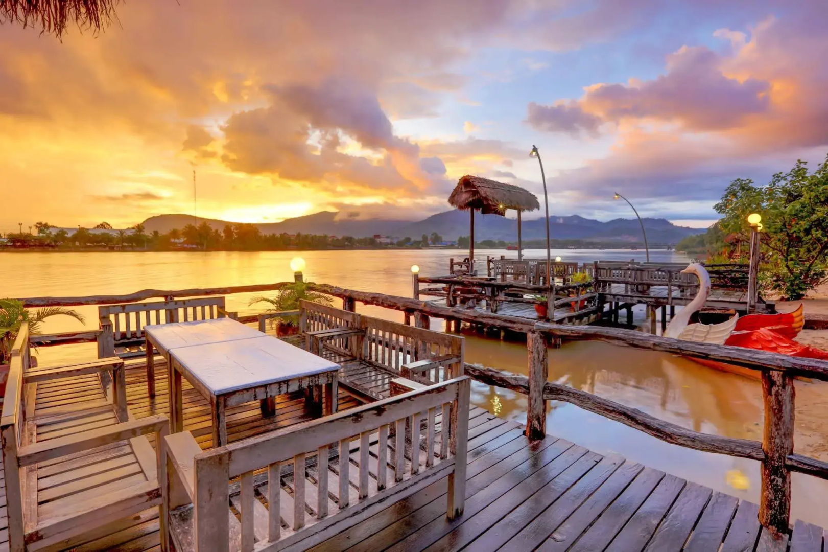 Natural Bungalows Restaurant and Bar