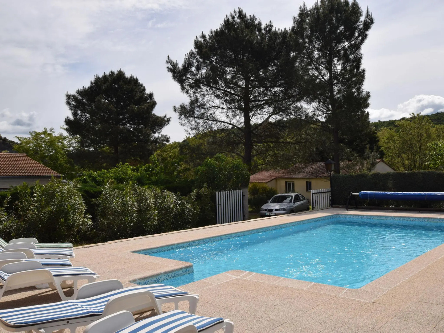 Detached villa in a small villa estate with private swimming pool