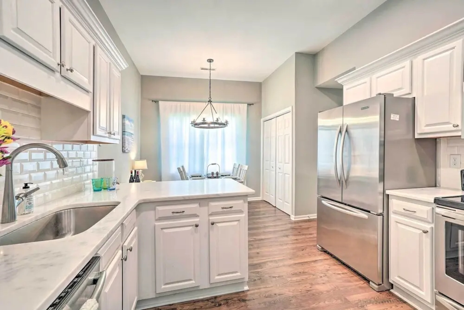 Modern Retreat - 4 Miles to Isle of Palms Beach!