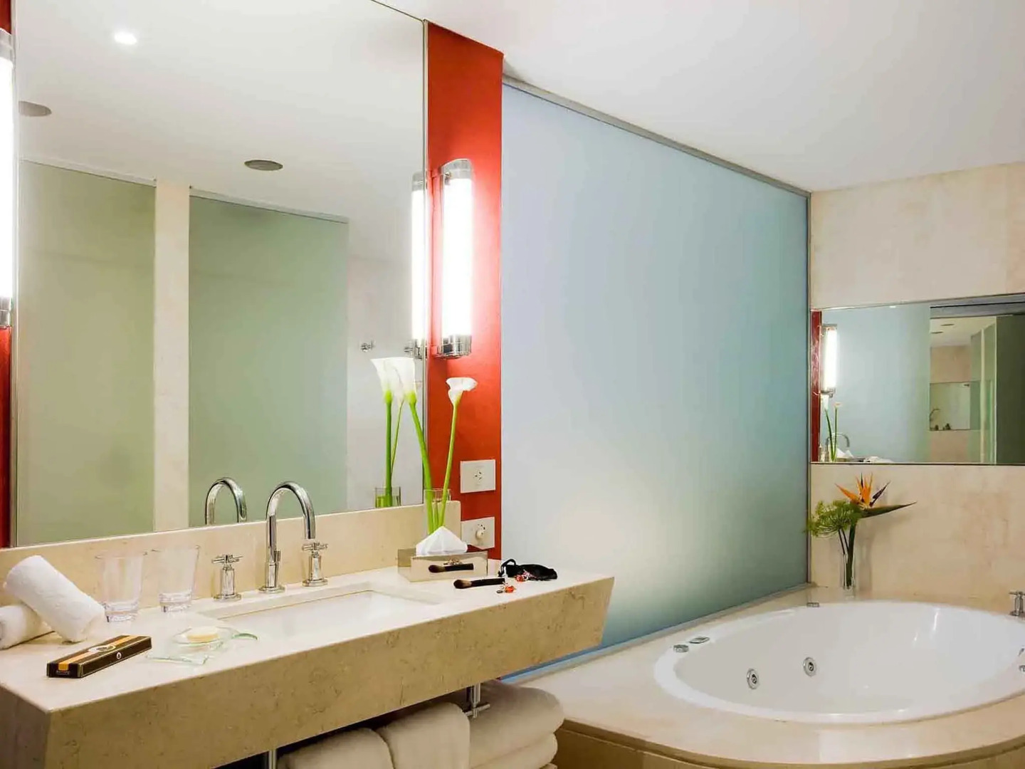 Pullman Rosario City Center Hotel