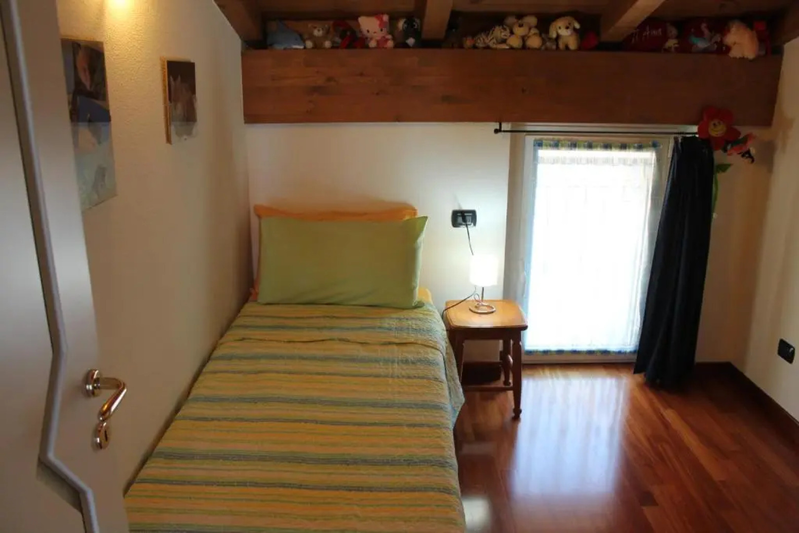 Balcony Lake View Apartment