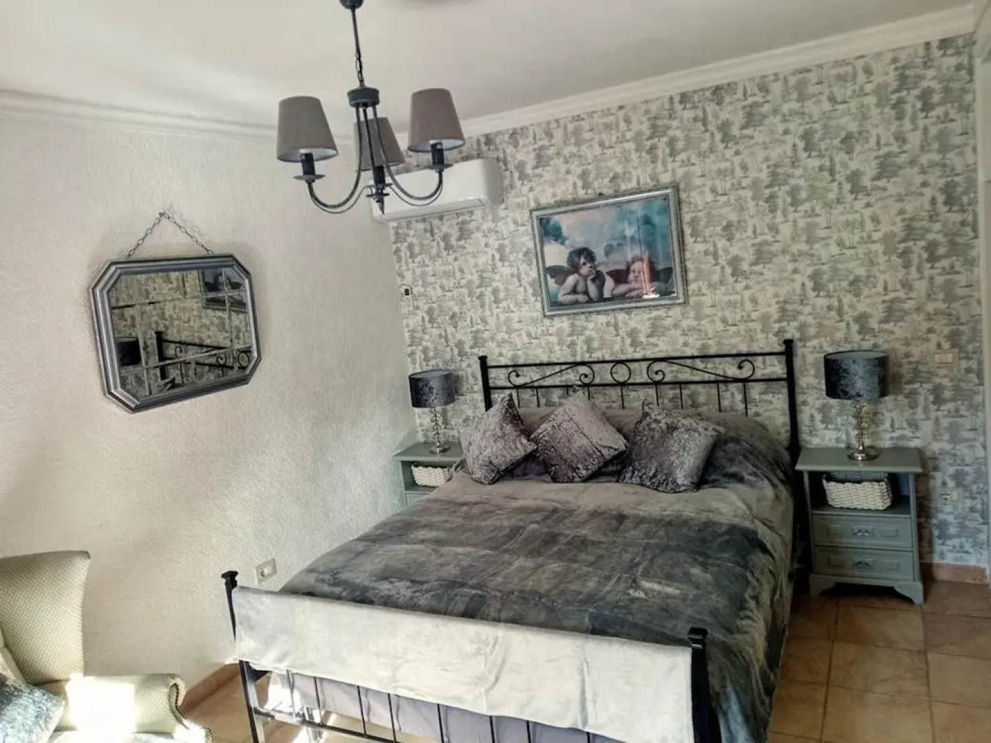 Stunning 3-bed House in Gallinaro, Aircon and Pool