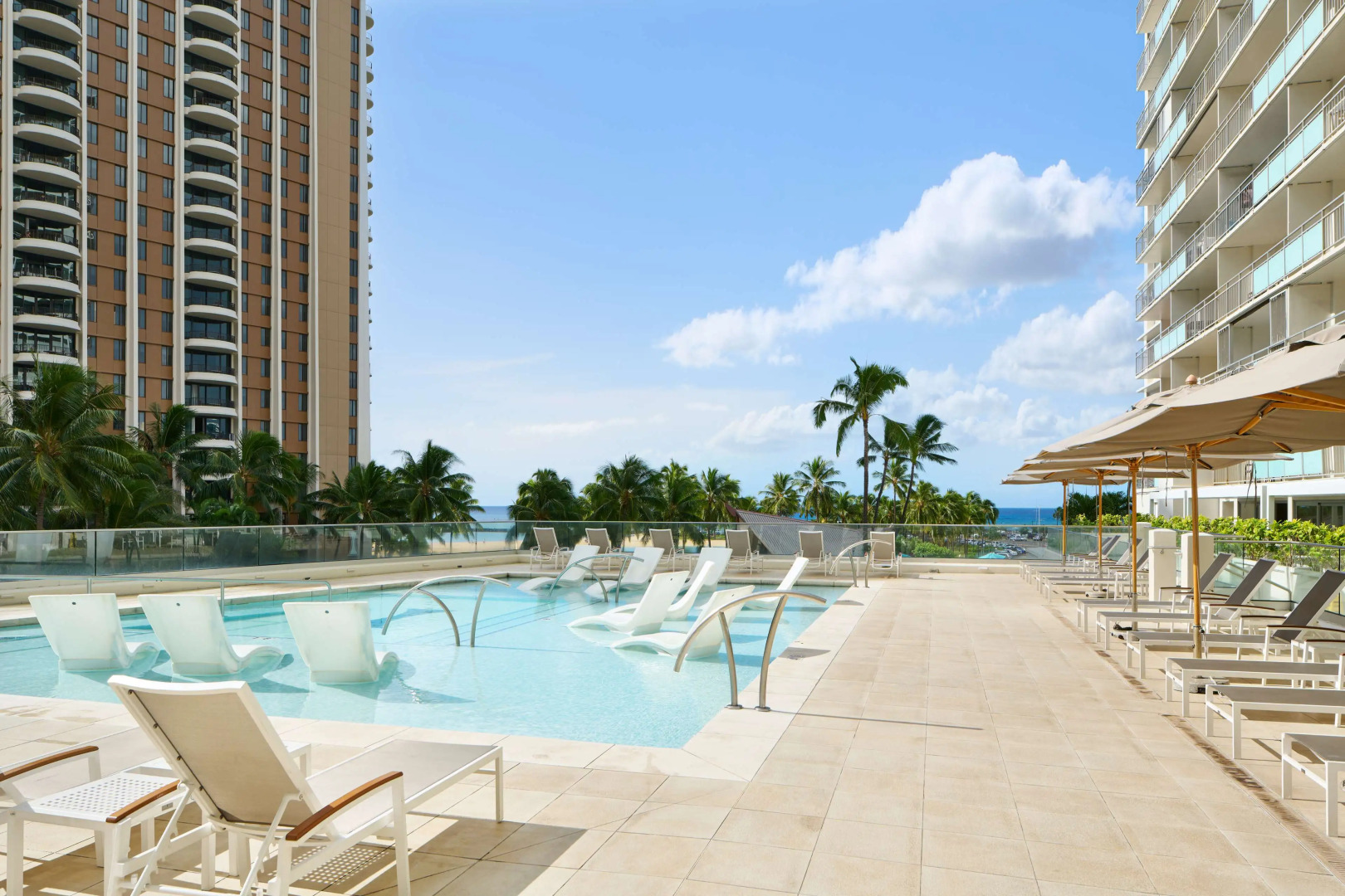 Отель Ilikai Hotel & Luxury Suites