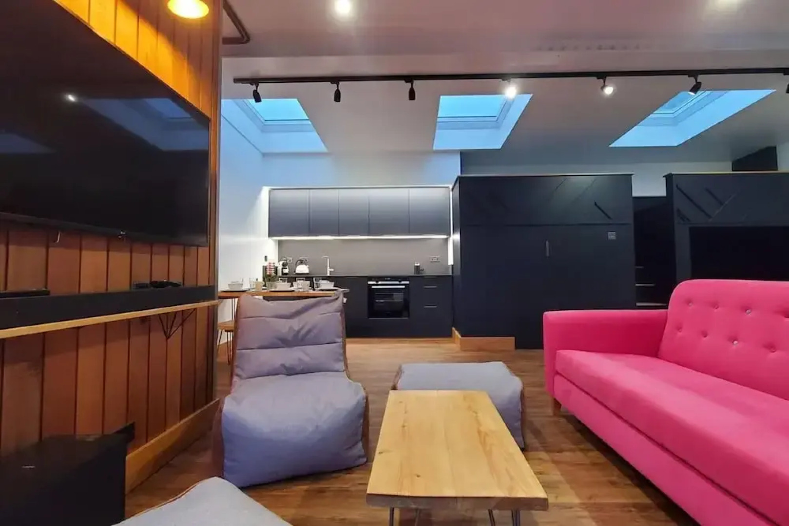 The Cedarwoods - Luxury Studio for 5!