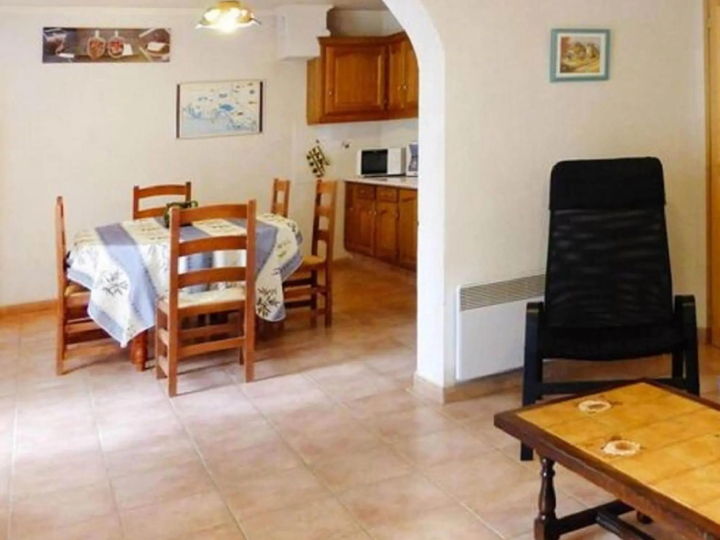 Country House With Private Terrace, Beaucaire