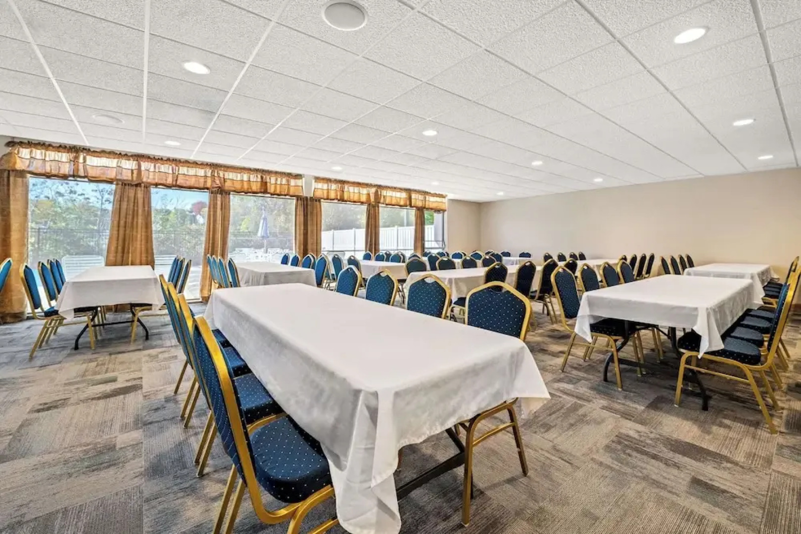 Days Inn by Wyndham Dubuque