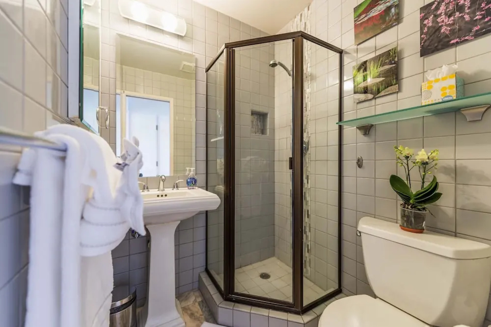 Noelani 401 OF 1 Bedroom, 2 Bath Condo by Redawning