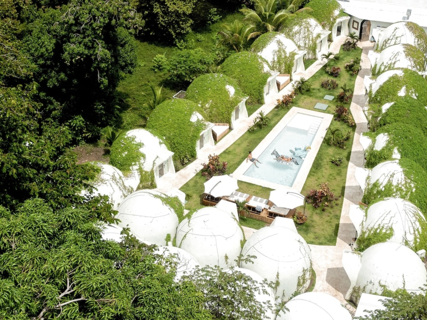 Igloo Beach Lodge