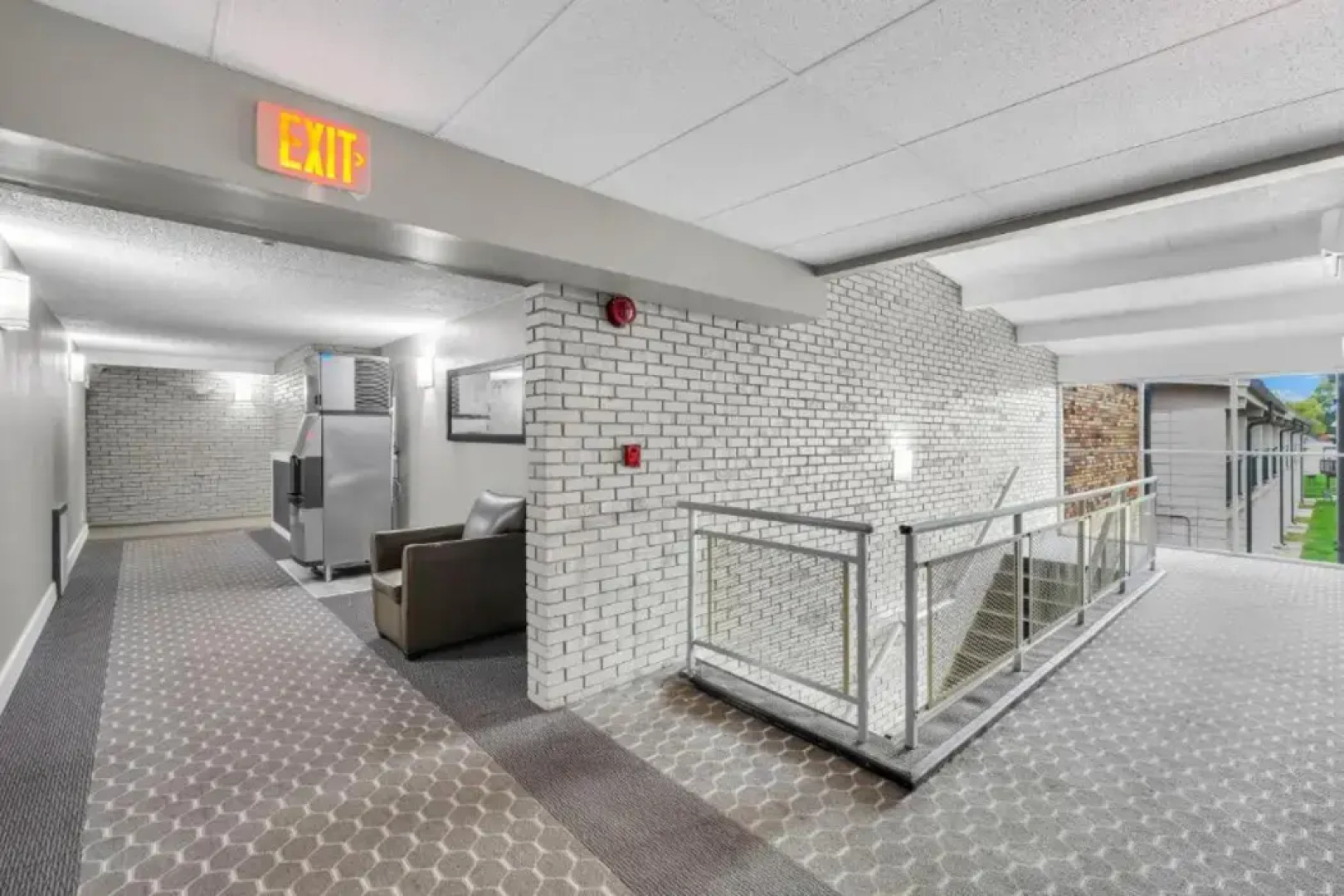 Eastlake Suites Hotel & Conference Center By OYO Urbana