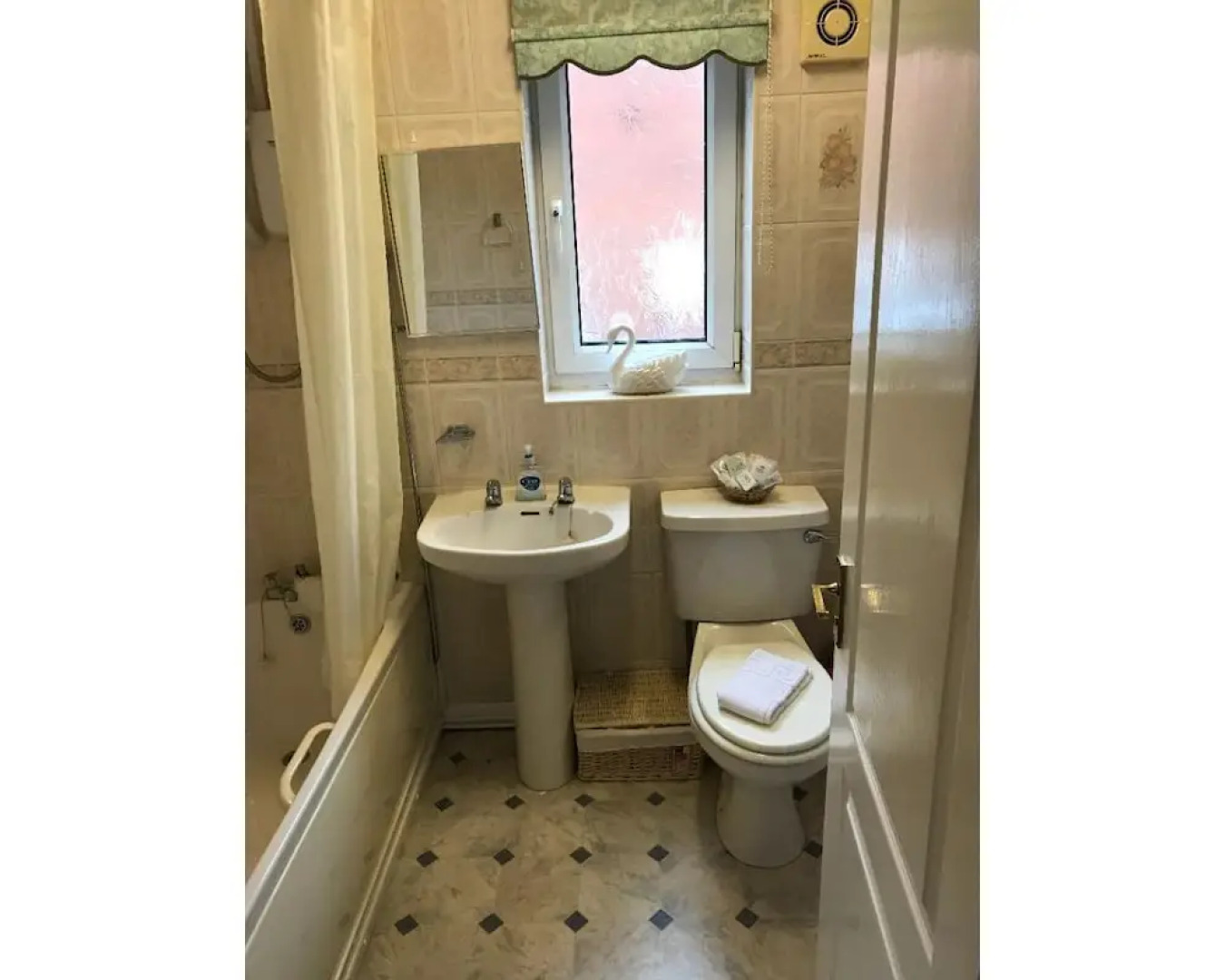 42 Beaumont Rise Rental - Worksop