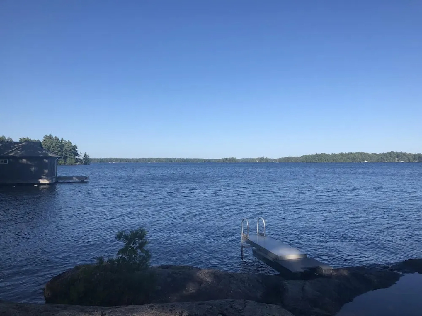 Blueberry Point A Classic Lake Joseph family cottage on a 900 ft peninsula