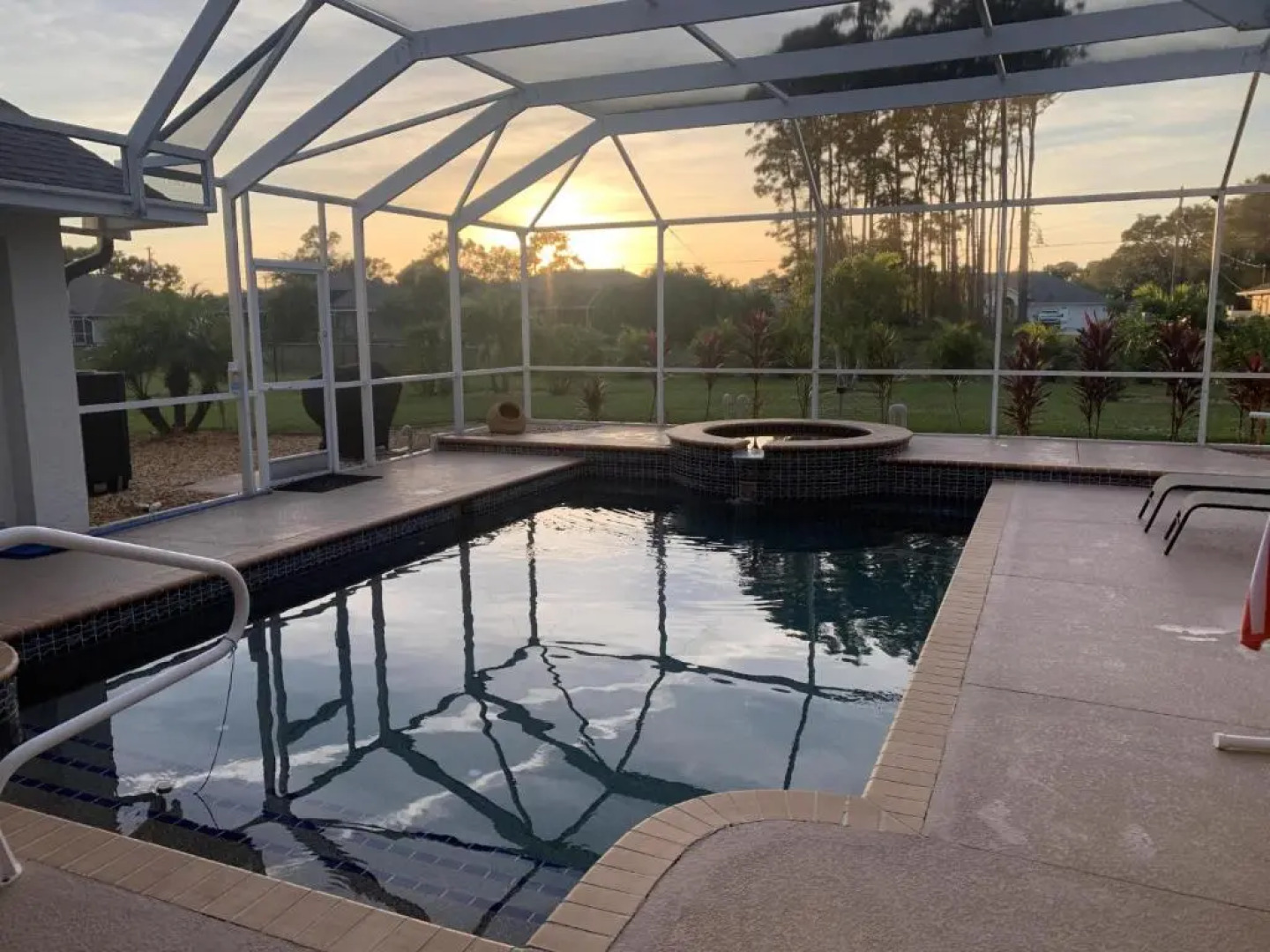 Shangri-La - Private Villa with heated pool and spa - sleeps 6