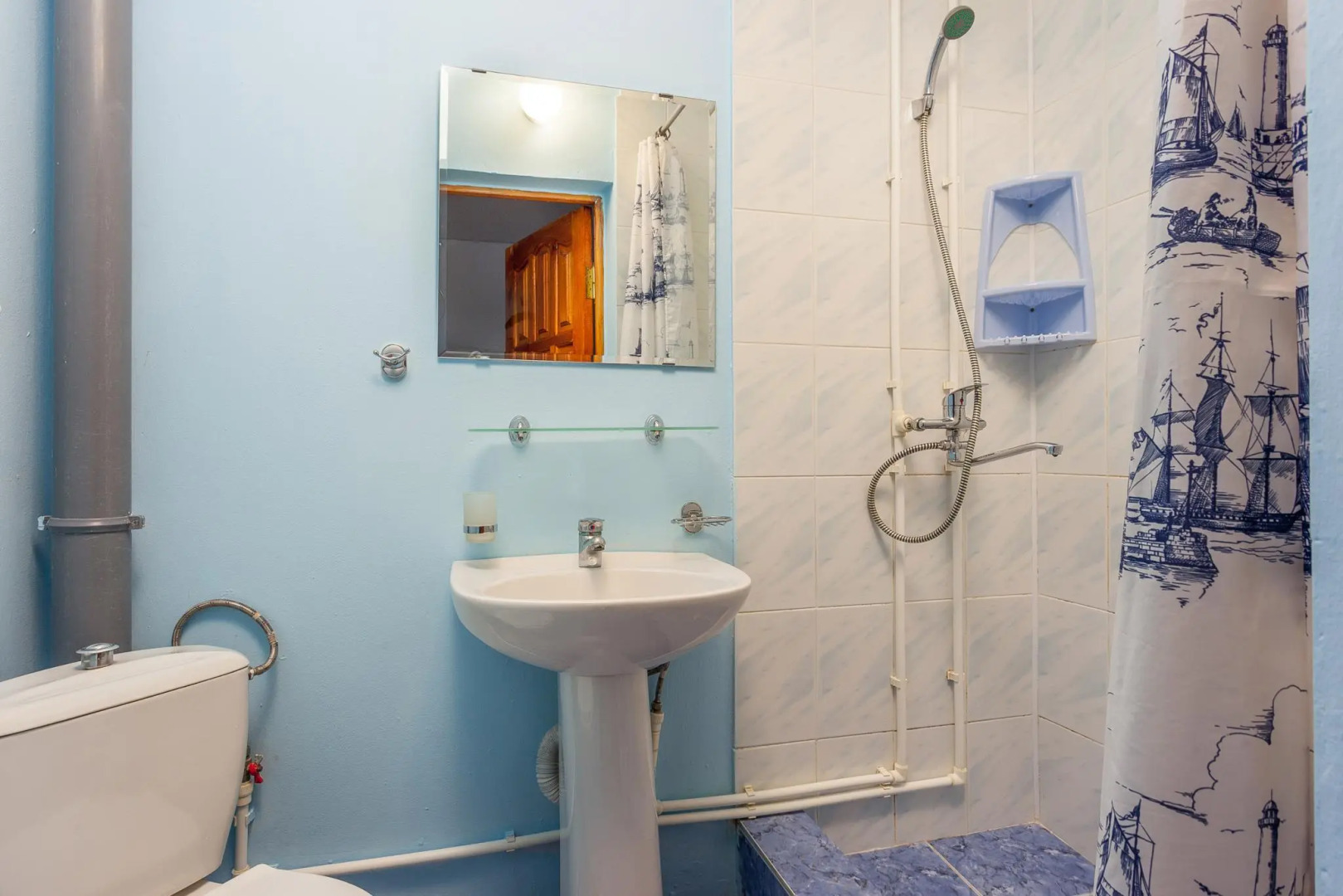 Азов Холидей