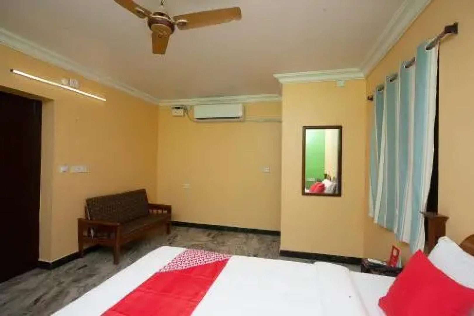 OYO 26746 Sruthi Residency