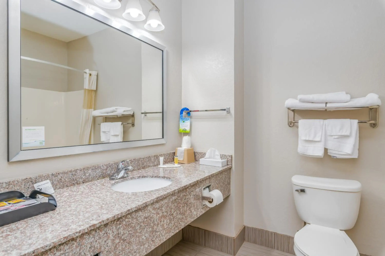 Days Inn & Suites by Wyndham Prattville-Montgomery