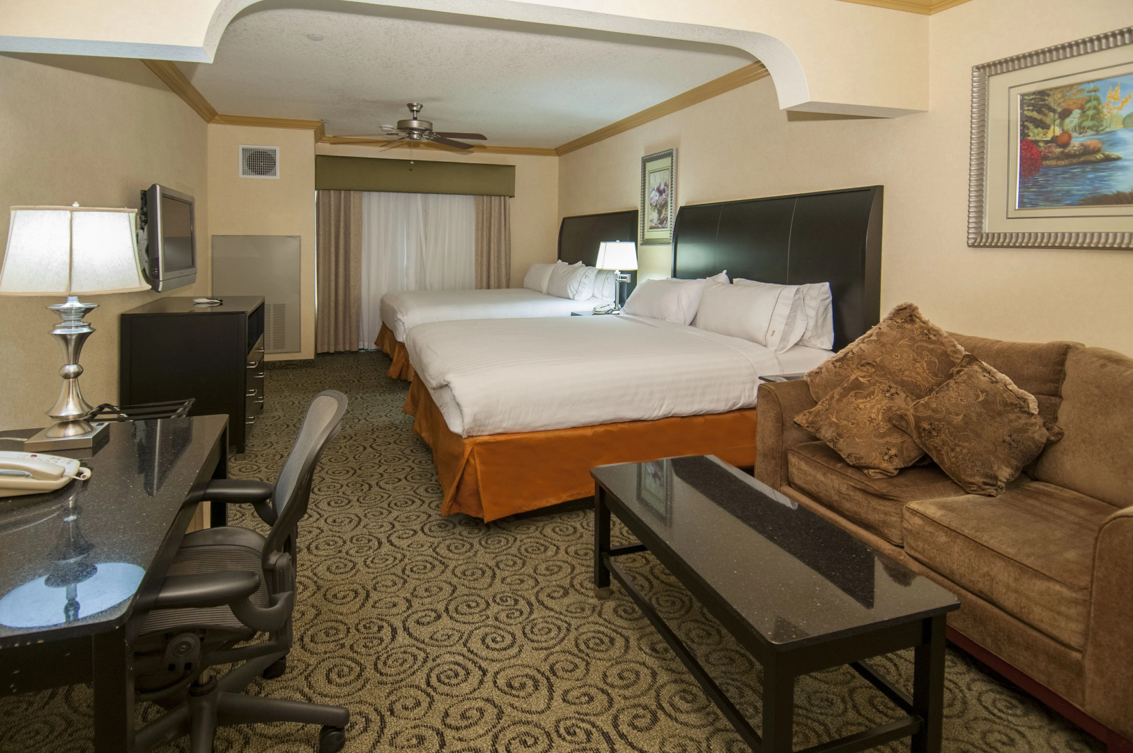 Holiday Inn Express and Suites Bakersfield Central by IHG